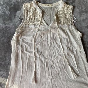 Solitaire White Sleeveless Top Size L